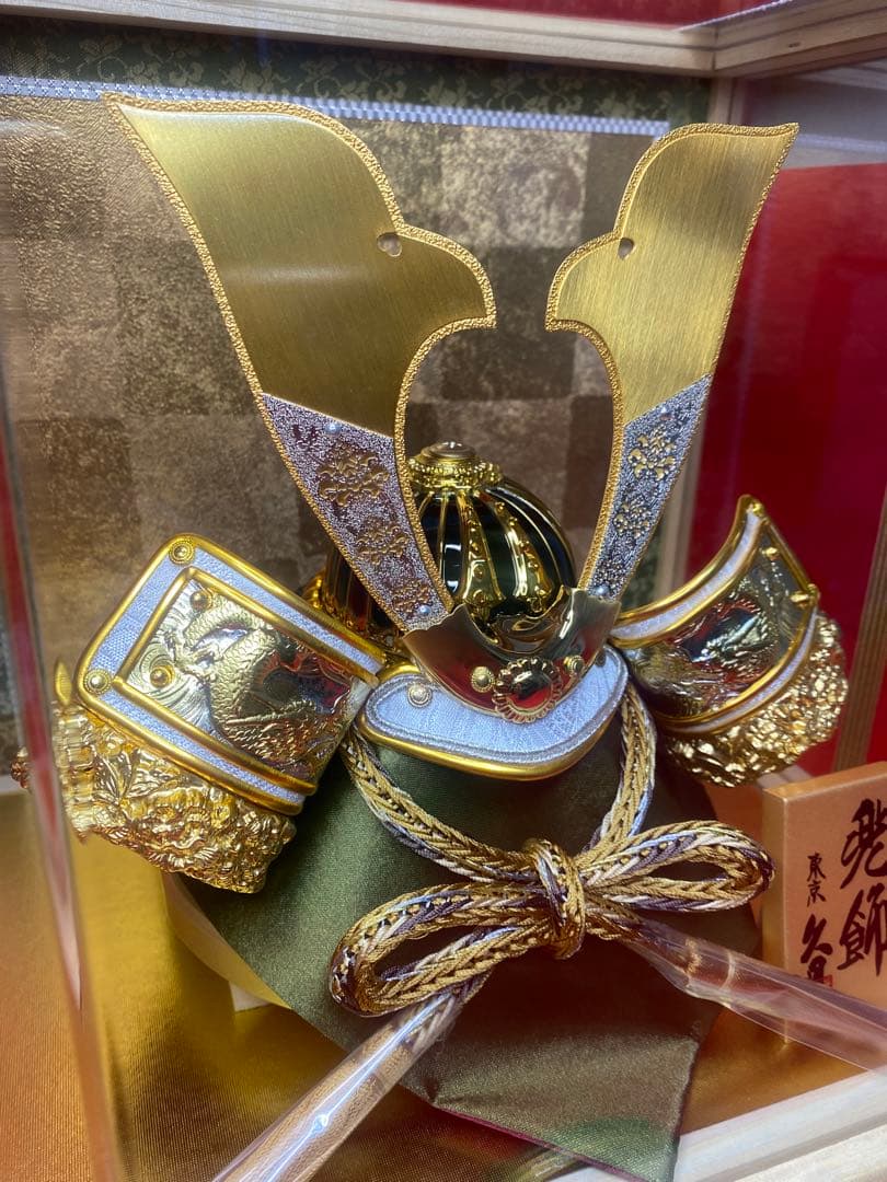 東京久月　五月人形　家紋付き兜飾り　白木六角形クリルケース入・コンパクトサイズ