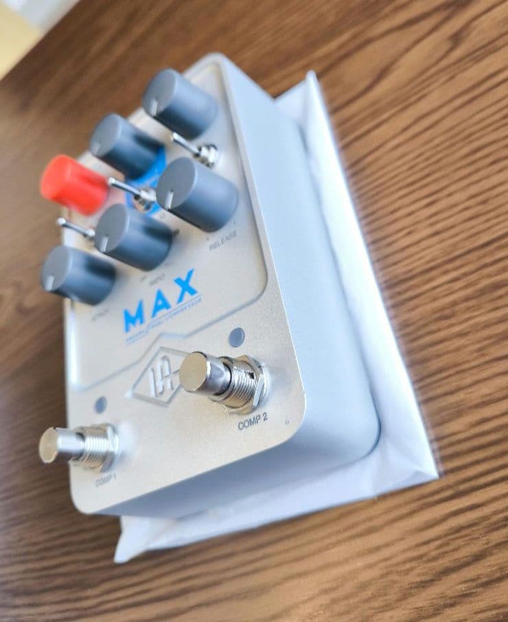 UAFX MAX コンプレッサー