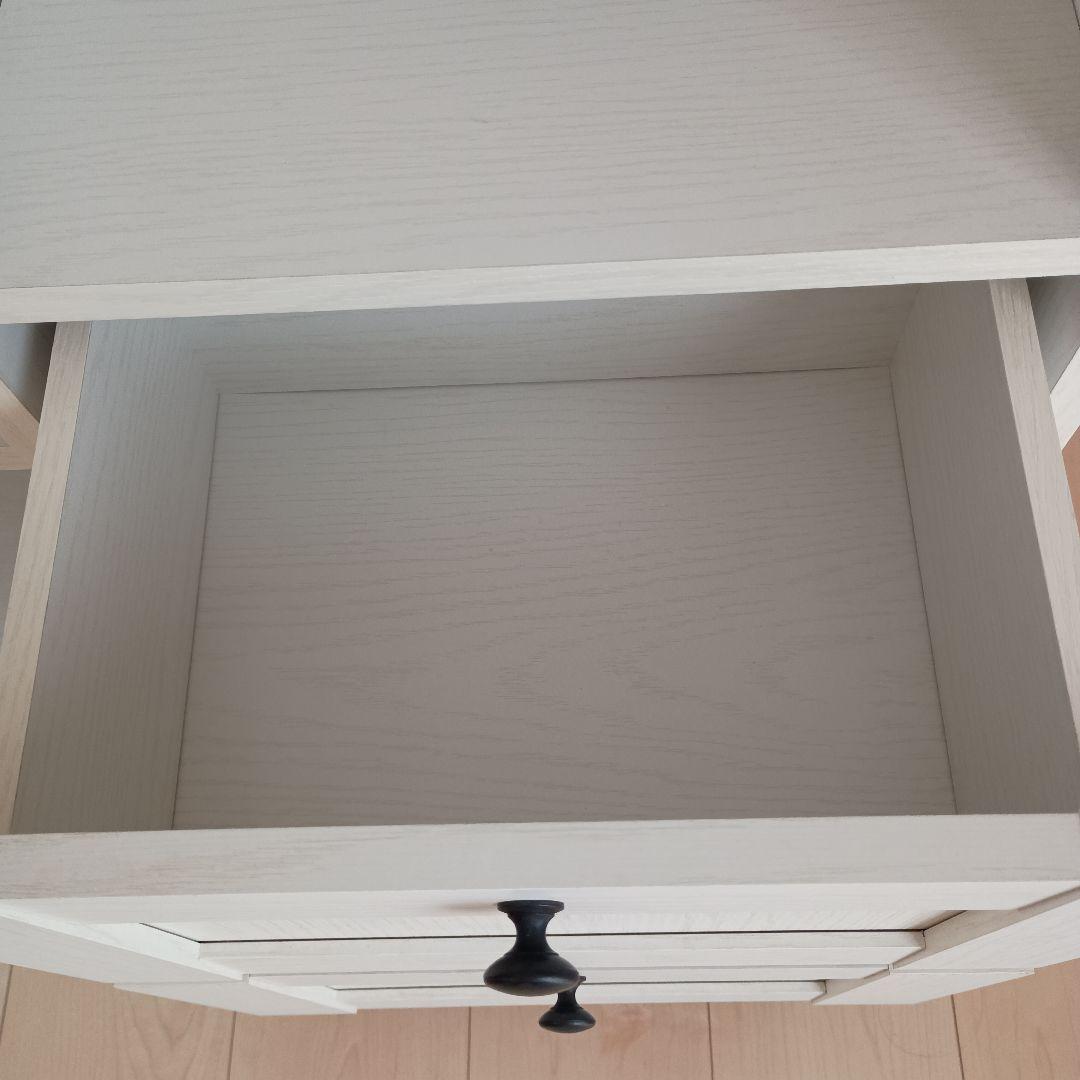 早い者勝ち！ニトリ【サラ】ホワイト ガラス扉付き本棚