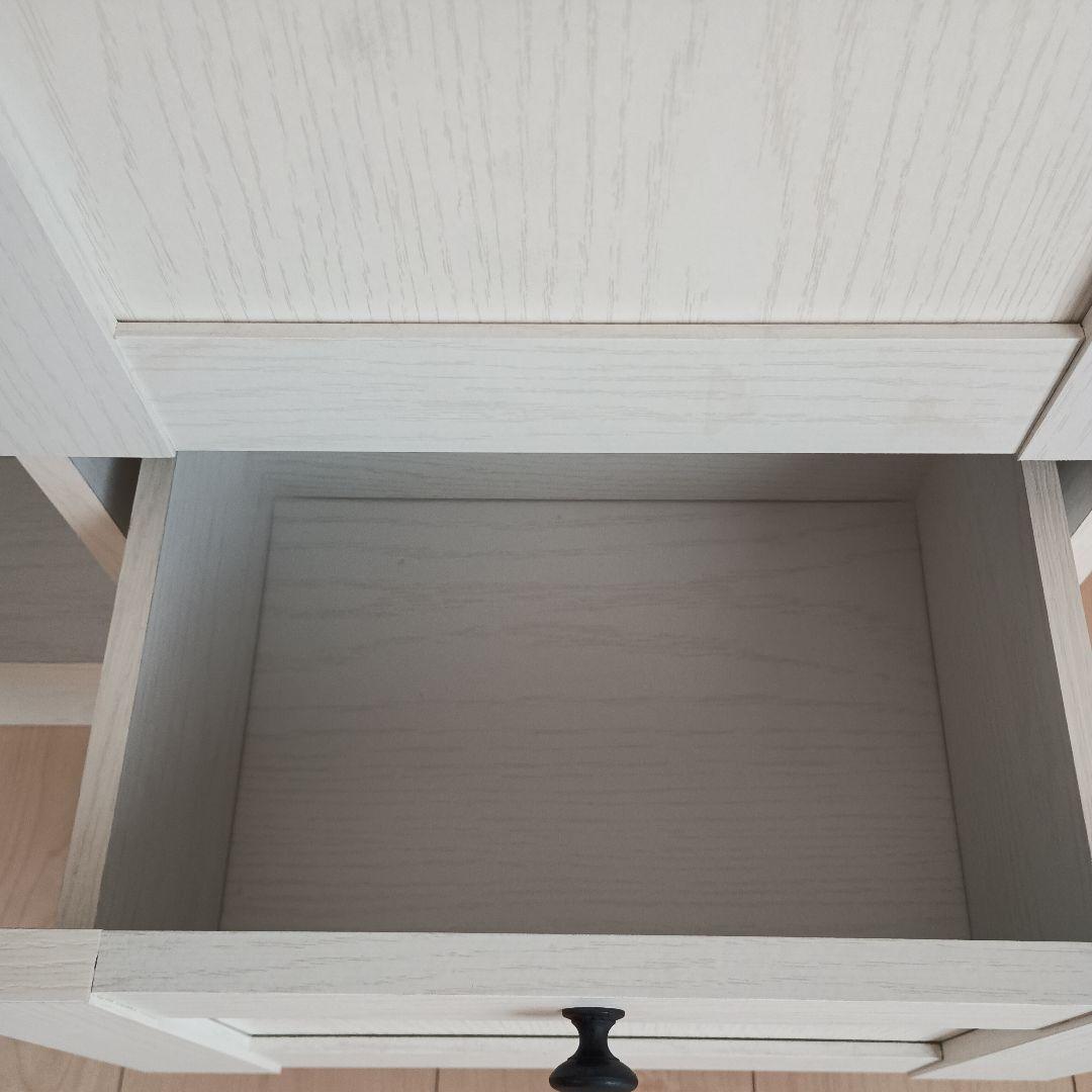 早い者勝ち！ニトリ【サラ】ホワイト ガラス扉付き本棚