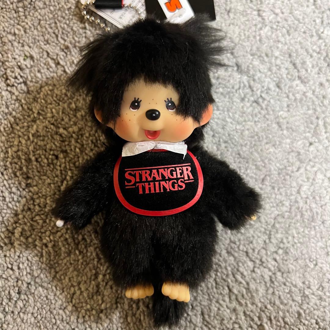 ストレンジャーシングス モンチッチ コラボ キーチェーン - メルカリ