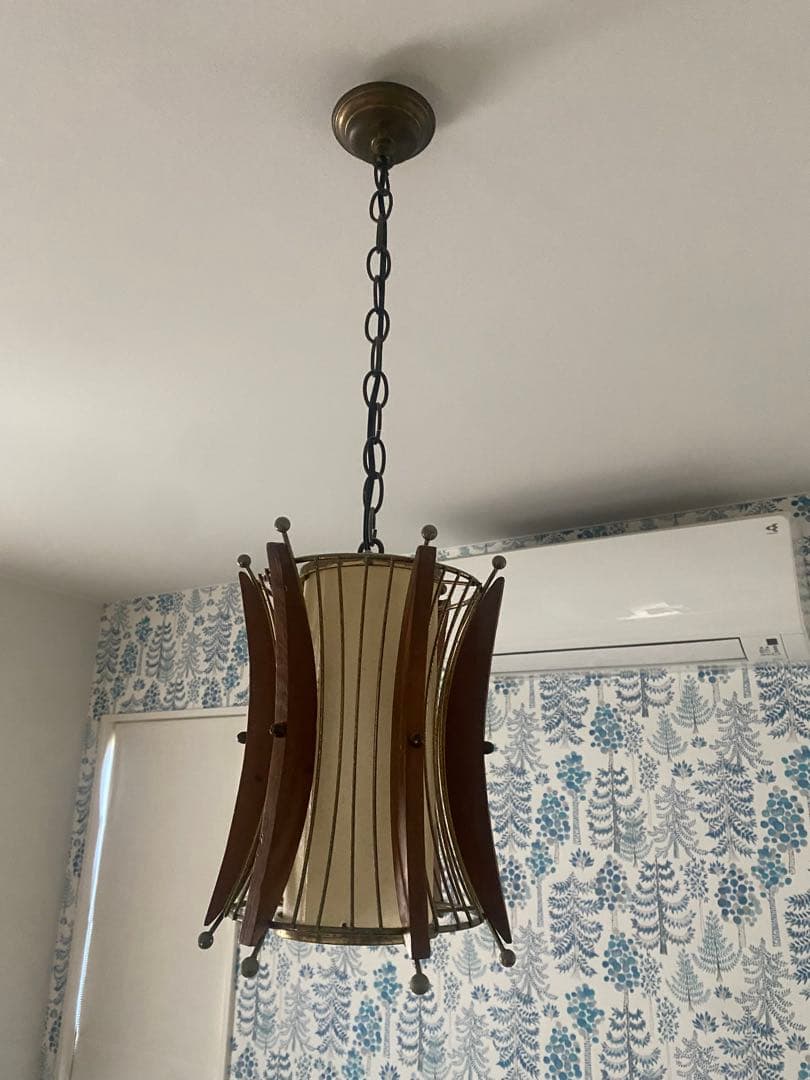 アメリカビンテージ　目黒通りアンティークショップ購入　木製のペンダントライト