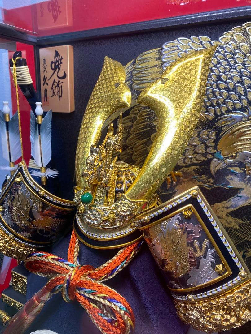 東京久月　五月人形　家紋付き龍頭付き兜飾りオルゴール付きガラスケース入