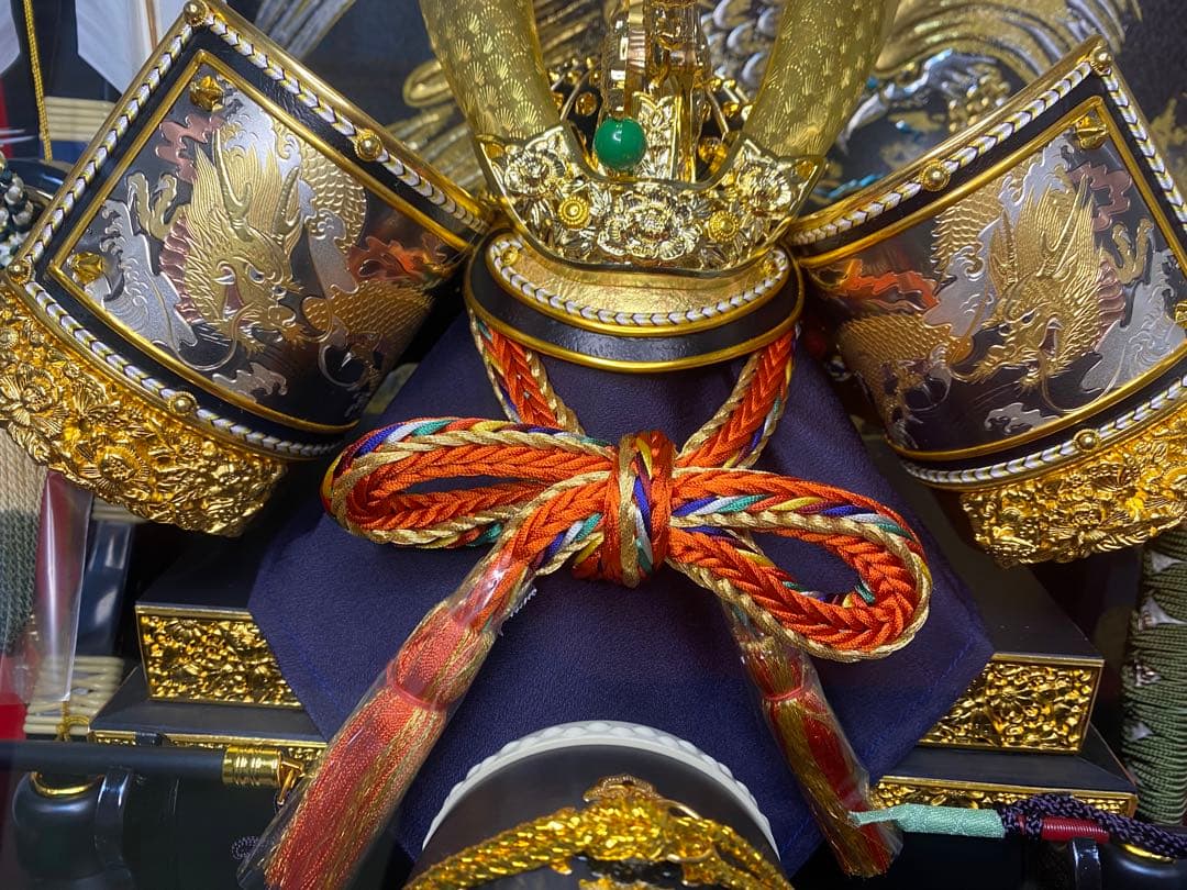 東京久月　五月人形　家紋付き龍頭付き兜飾りオルゴール付きガラスケース入