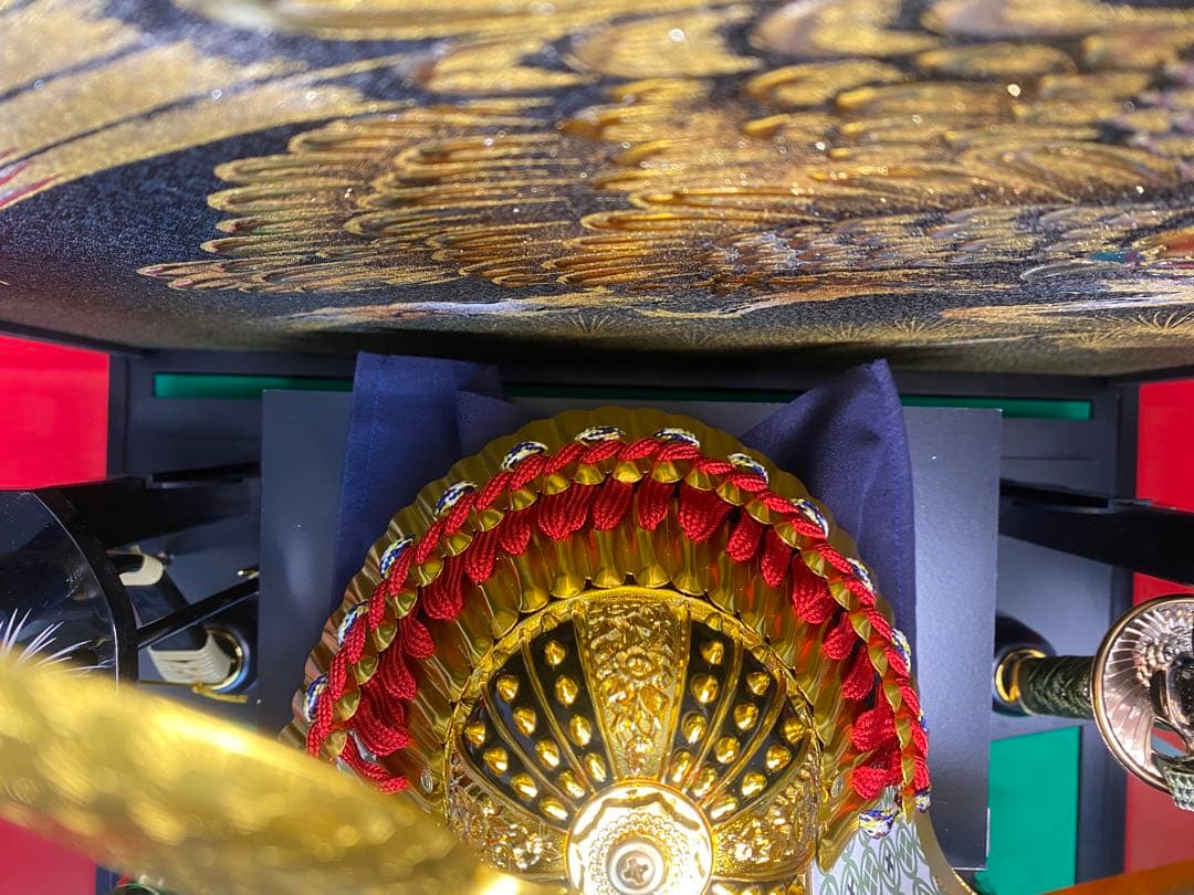 東京久月　五月人形　家紋付き龍頭付き兜飾りオルゴール付きガラスケース入