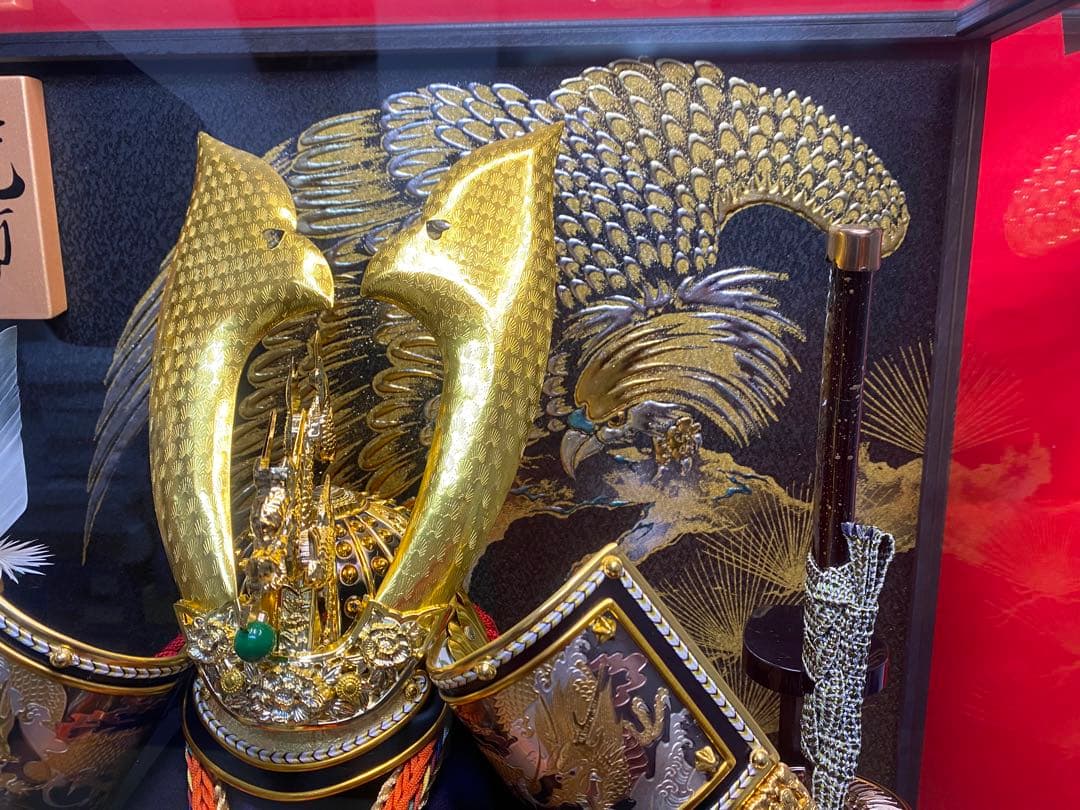 東京久月　五月人形　家紋付き龍頭付き兜飾りオルゴール付きガラスケース入