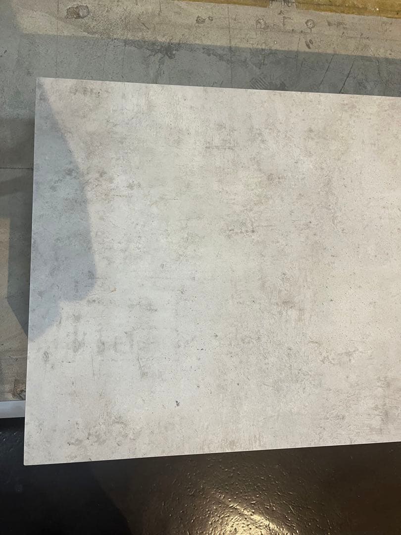 コンクリート調　ローテーブル