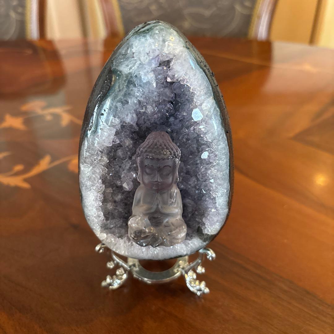 天然石♡ピカピカ♡アメジスト♡たまご♡大仏さま座ります♡台座付き