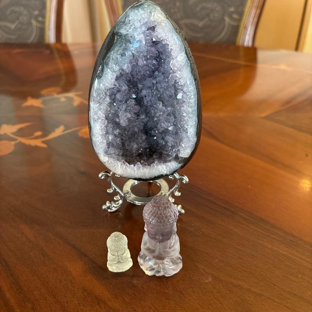 天然石♡ピカピカ♡アメジスト♡たまご♡大仏さま座ります♡台座付き