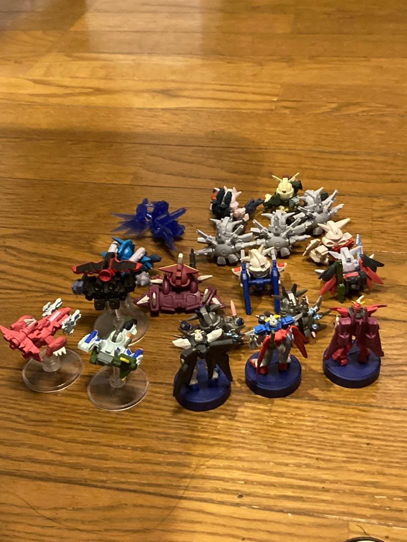 ガンダム　ガチャポン　フィギュア　フルカラー　77体　まとめ売り