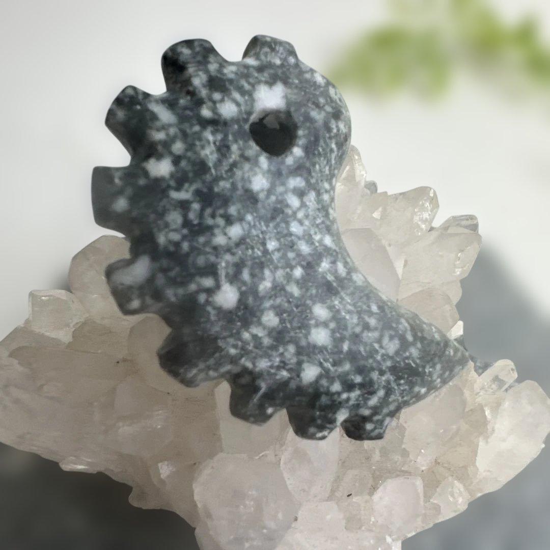 【遠野霊石】龍神勾玉 一ノ型｜龍の気を宿す獣鬣の造形　高波動勾玉