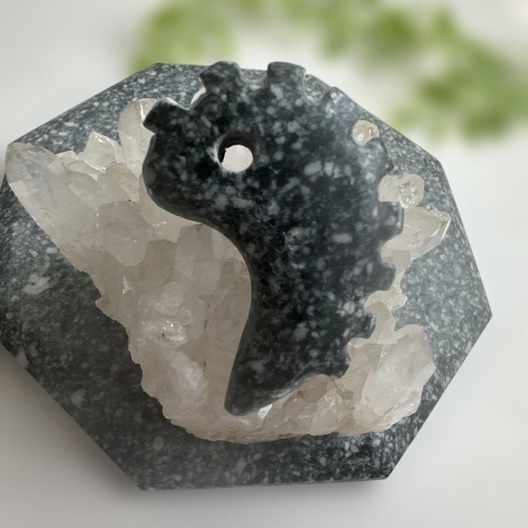 【遠野霊石】龍神勾玉 一ノ型｜龍の気を宿す獣鬣の造形　高波動勾玉