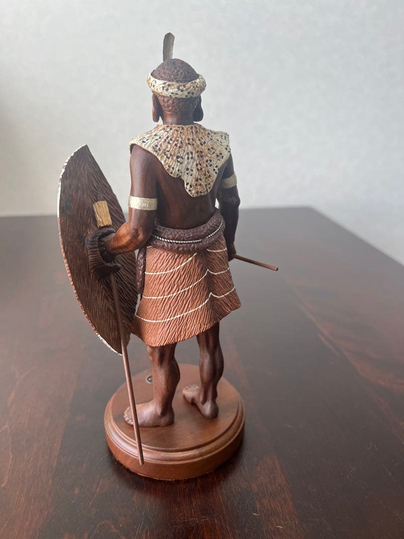 南アフリカ ズール族 木彫り置物 銀も一部使用 - メルカリ