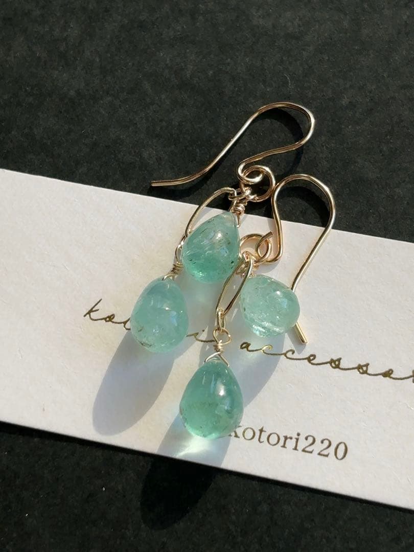 B58 豪華！エメラルドのピアス