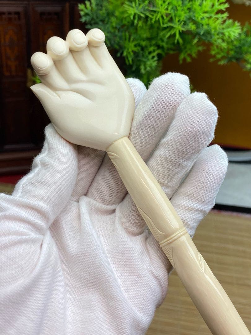 天然マンモス牙美しい手作り彫刻　2孫の手　痒み搔き棒