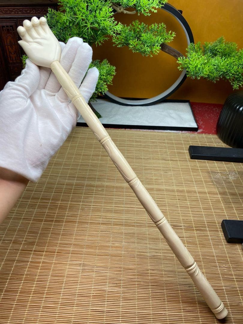 天然マンモス牙美しい手作り彫刻　2孫の手　痒み搔き棒