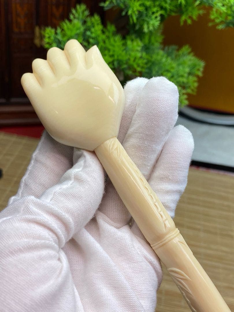 天然マンモス牙美しい手作り彫刻　2孫の手　痒み搔き棒