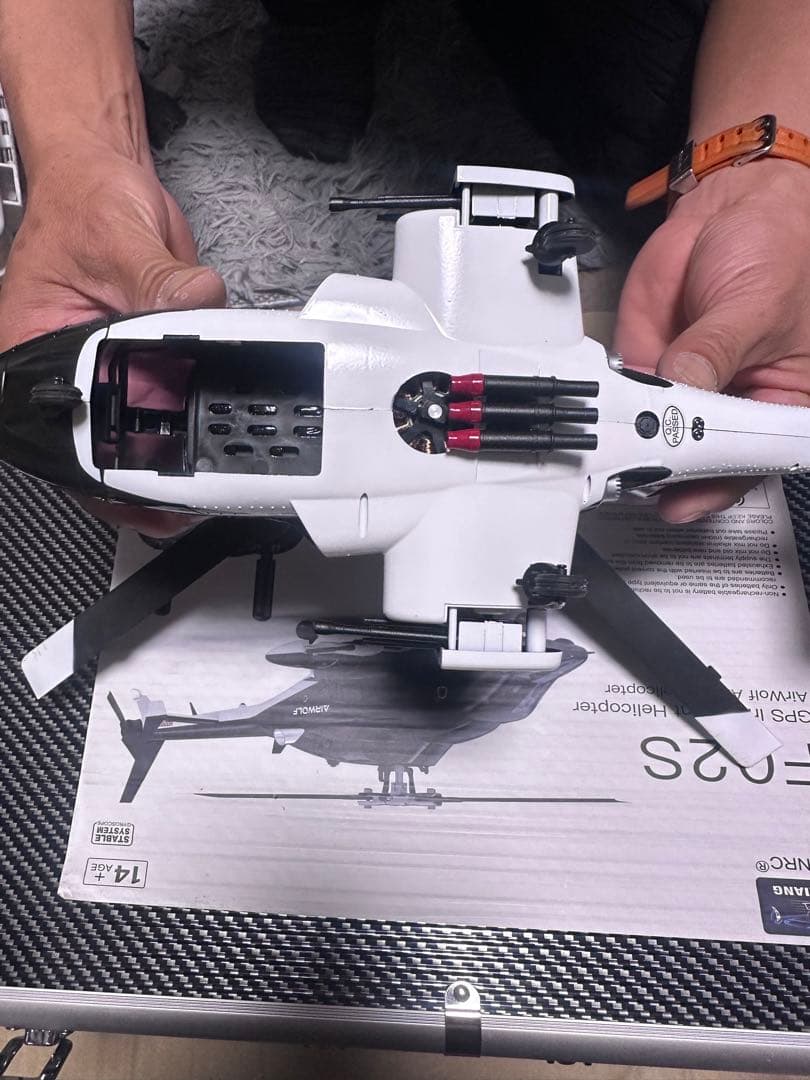 エアーウルフ yuxiang F02S ラジコンヘリコプター - メルカリ