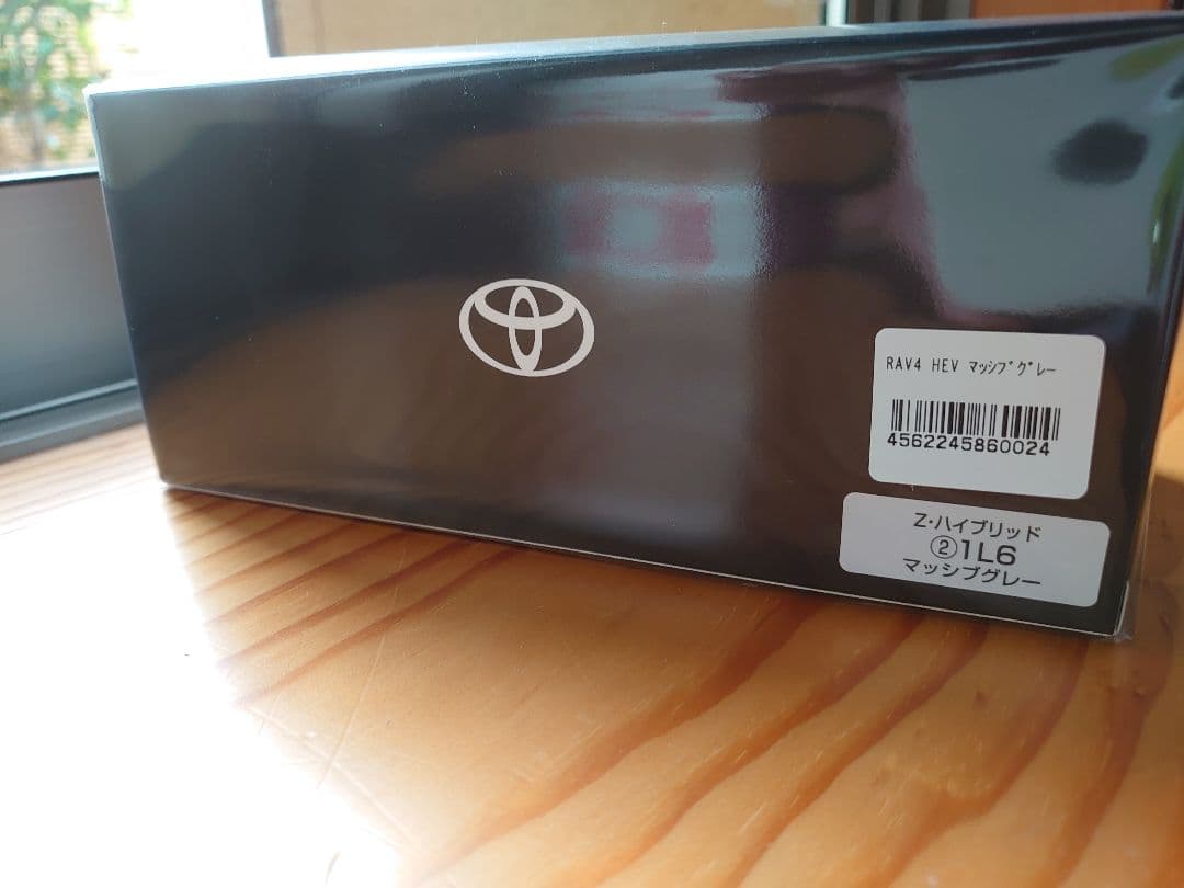 新型RAV4 Zハイブリッド マッシブグレー カラーサンプル - メルカリ