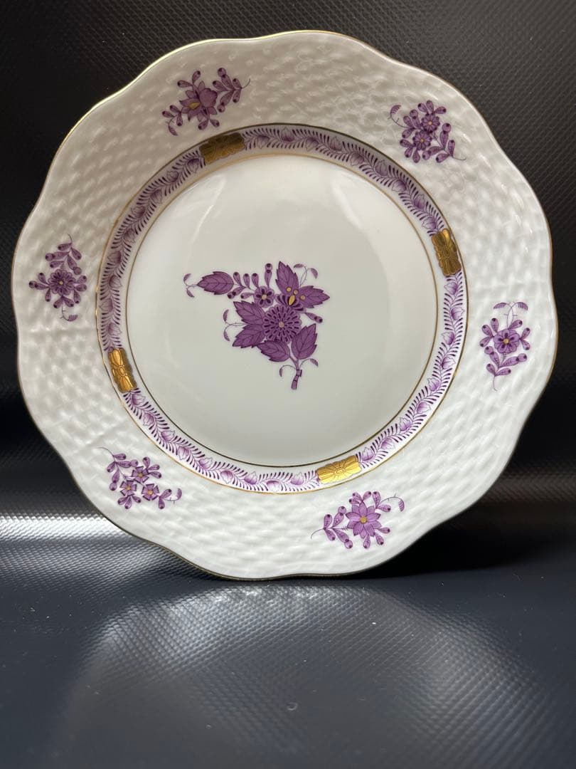 ハンガリーの高級磁器ブランド「ヘレンド」のアポニーシリーズのプレート　4色