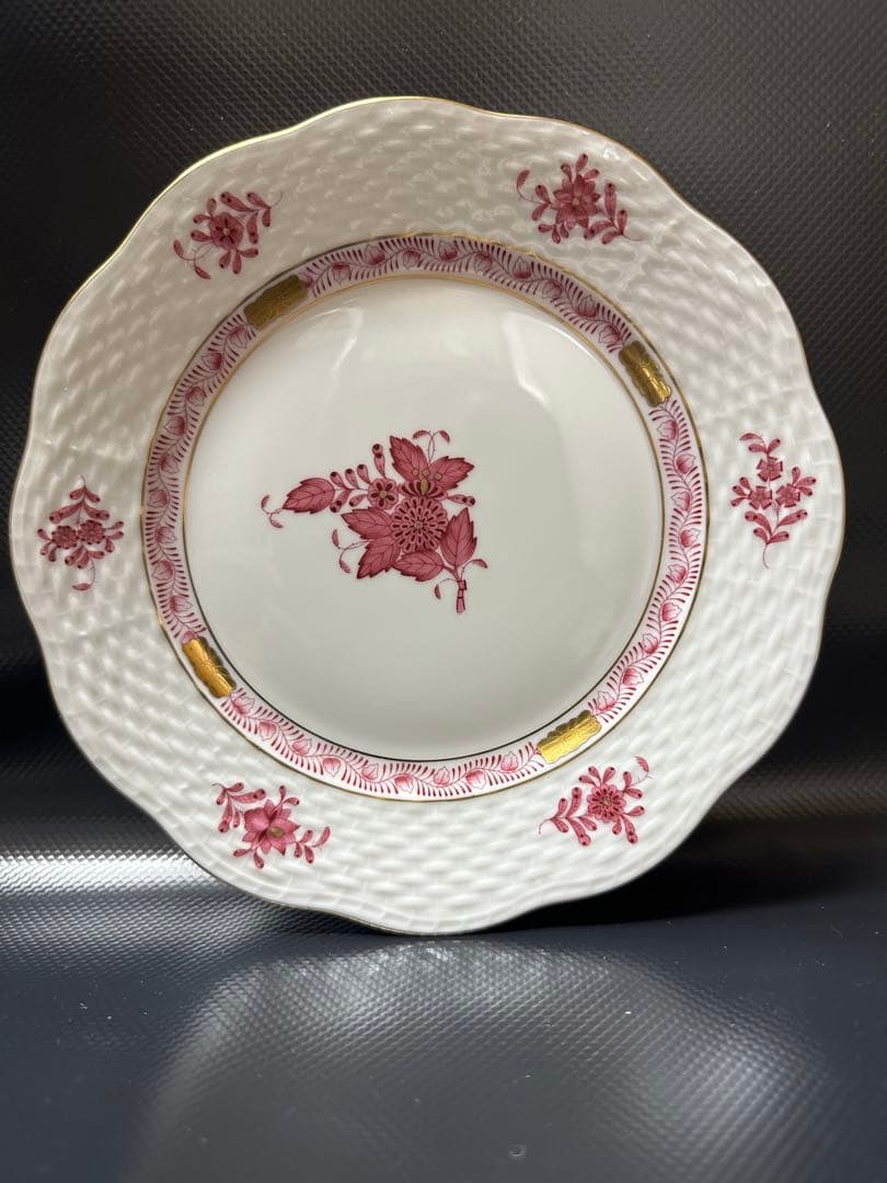 ハンガリーの高級磁器ブランド「ヘレンド」のアポニーシリーズのプレート　4色