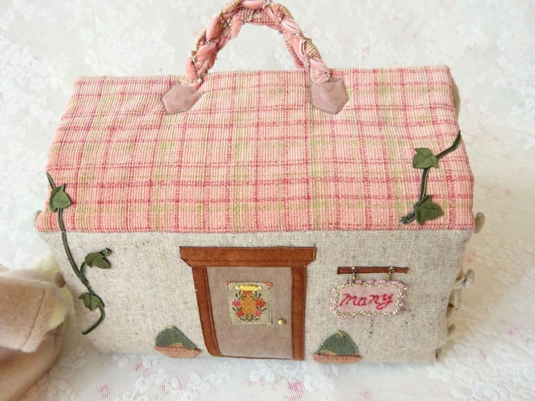 マニー　うさぎハウスコラージュ小物入れ　ぬいぐるみ　イマンローズウォールポケット