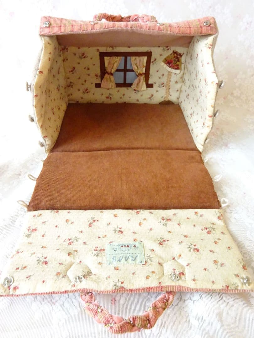 マニー　うさぎハウスコラージュ小物入れ　ぬいぐるみ　イマンローズウォールポケット