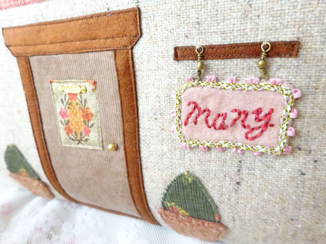 マニー　うさぎハウスコラージュ小物入れ　ぬいぐるみ　イマンローズウォールポケット