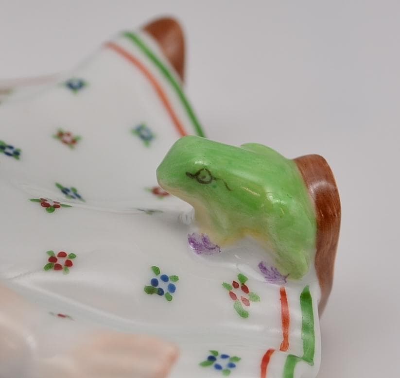 カエルに驚く少女　★ヘレンド　フィギュリン　ハンガリー　ヴィンテージ　美品