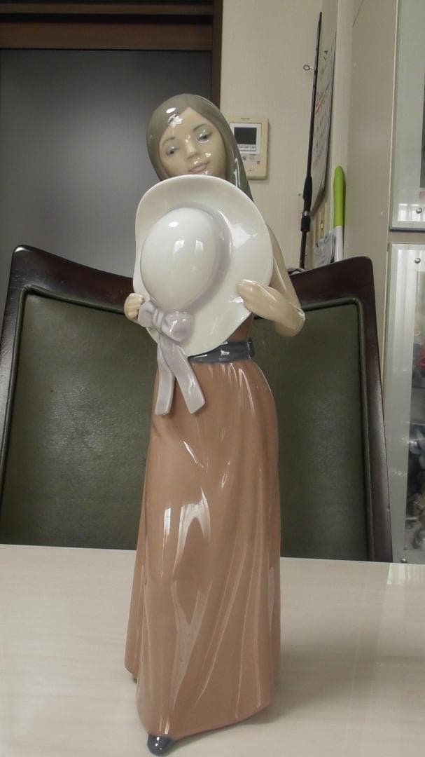 LLADRO リヤドロ【若草色の少女(しゃいな少女)】4 リアドロ L568