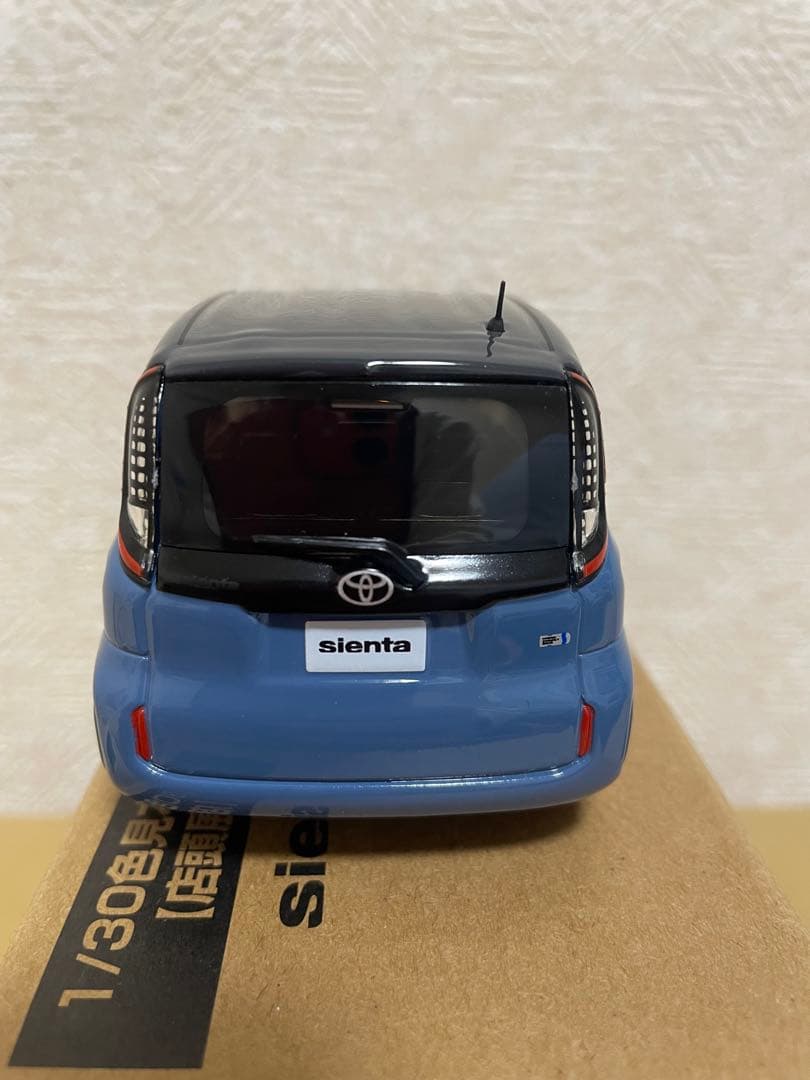 トヨタ シエンタ 1/30 スケールモデル 青