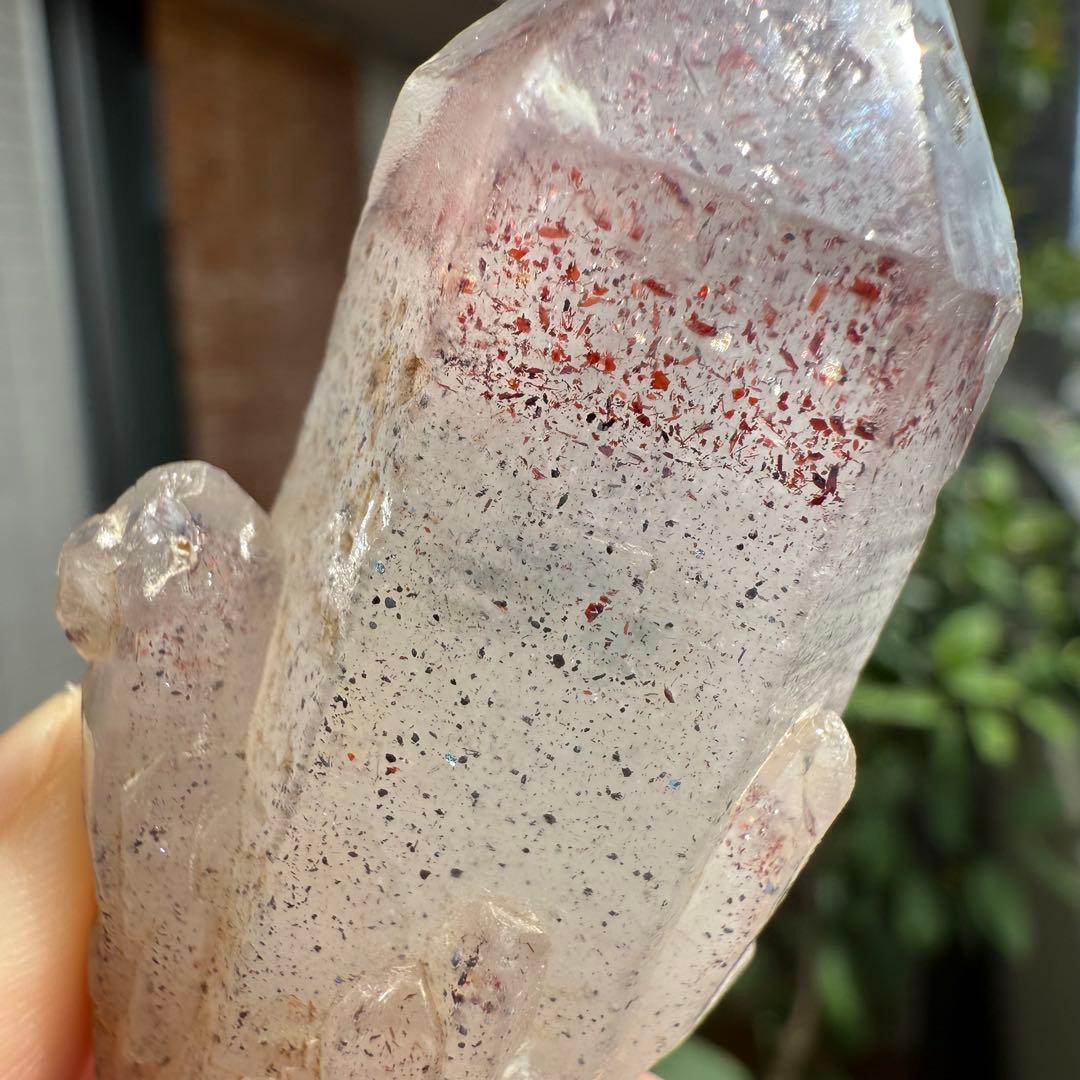 ストロベリーファントムクォーツ　大きめ　ファイヤークォーツ　苺水晶　原石①