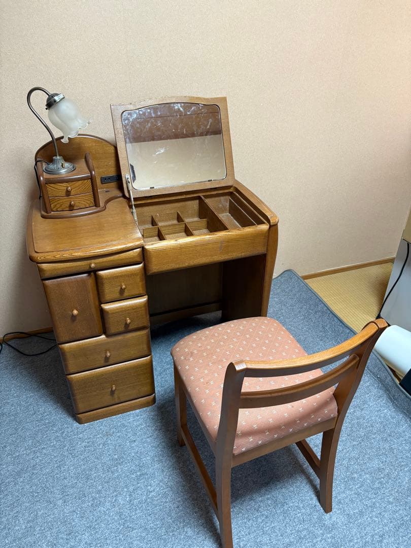 今だけ出品木製 学習机 鏡付きドレッサーレトロ アンティーク調 収納椅子セット