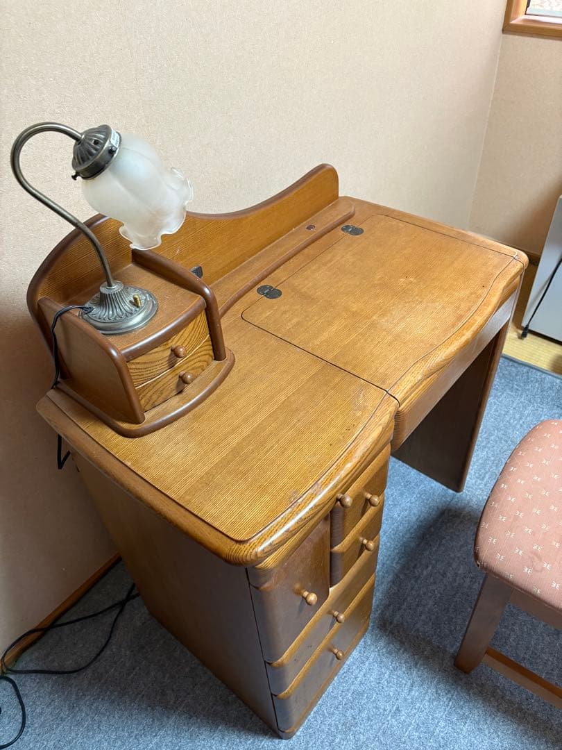 今だけ出品木製 学習机 鏡付きドレッサーレトロ アンティーク調 収納椅子セット
