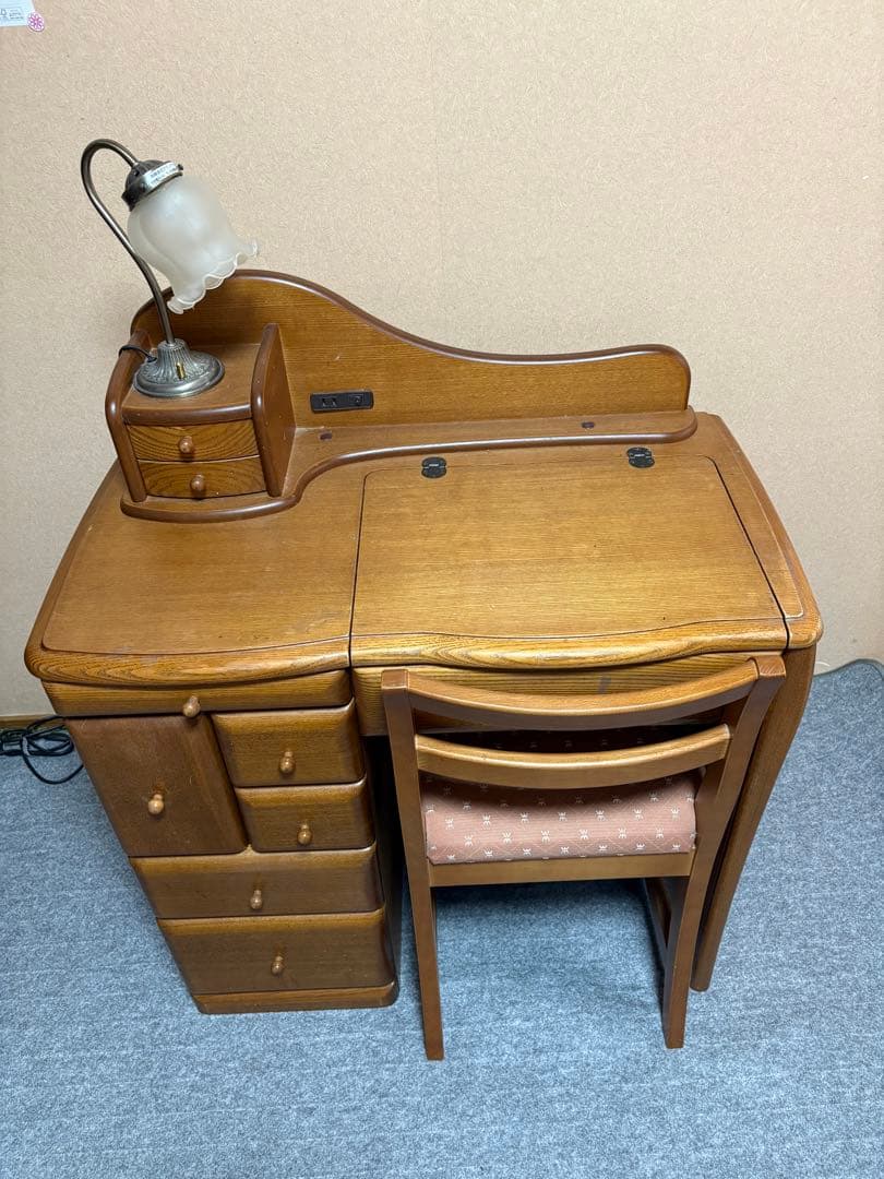 今だけ出品木製 学習机 鏡付きドレッサーレトロ アンティーク調 収納椅子セット