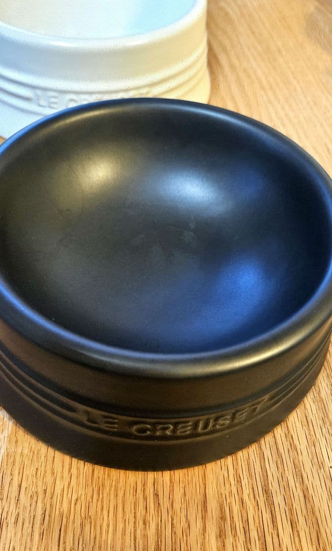 ペット用】ル・クルーゼ セラミック ボウル 黒 白 2個セットの通販はau