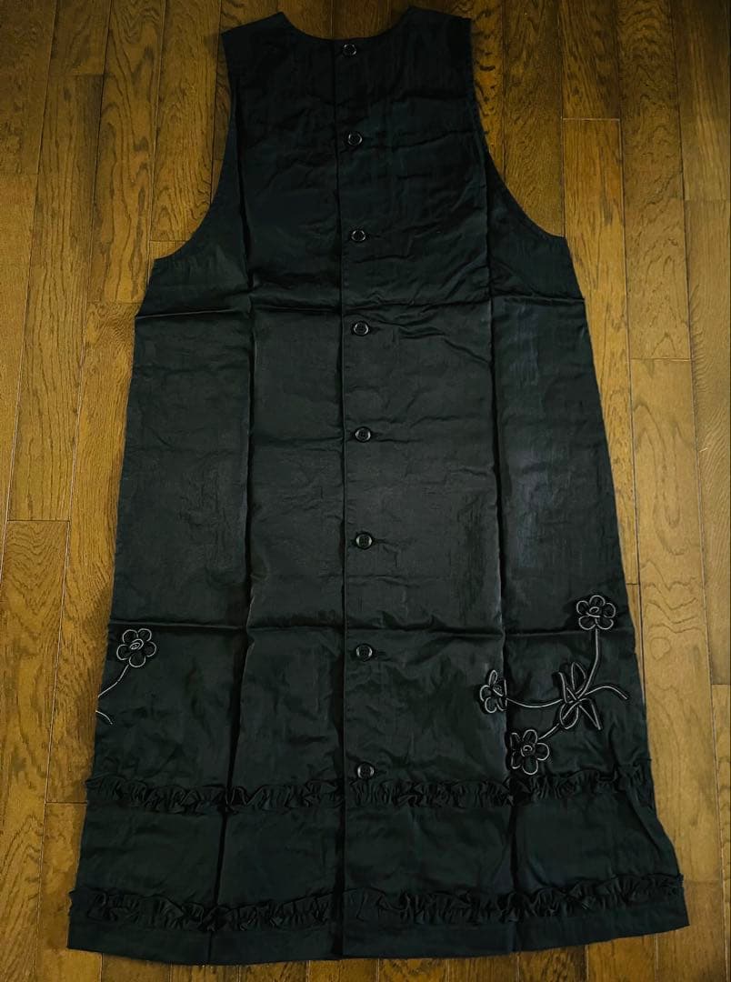 新品タグ付☆L'assiette ラシェット☆お花モチーフが可愛いエプロン　黒