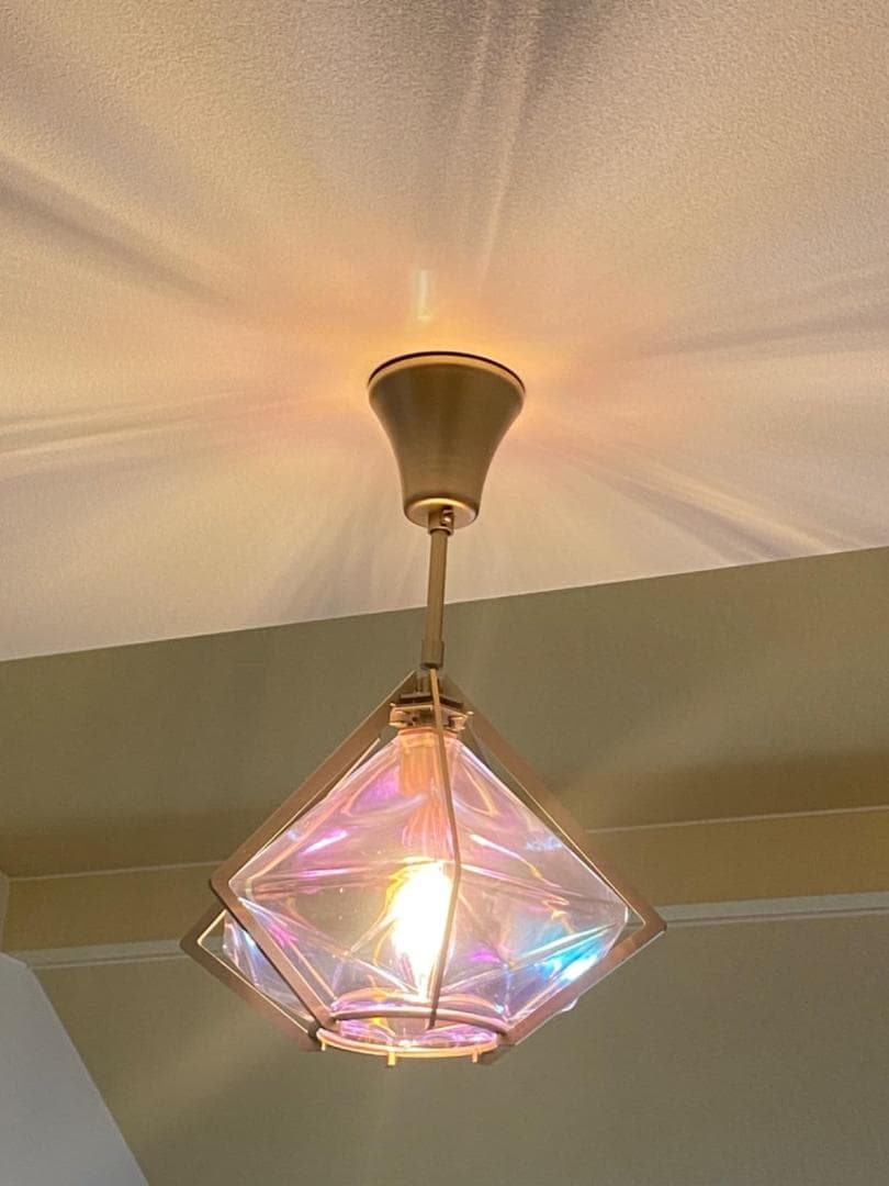 宝石のようなペンダントライト 照明 オーロラのような輝き