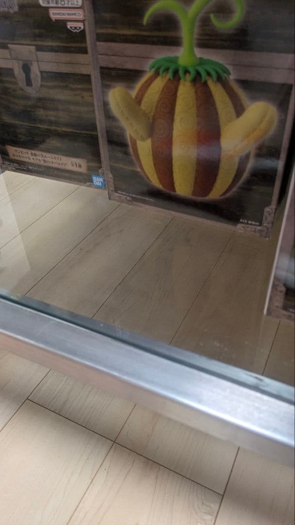 ショップ風のお部屋にガラステーブル