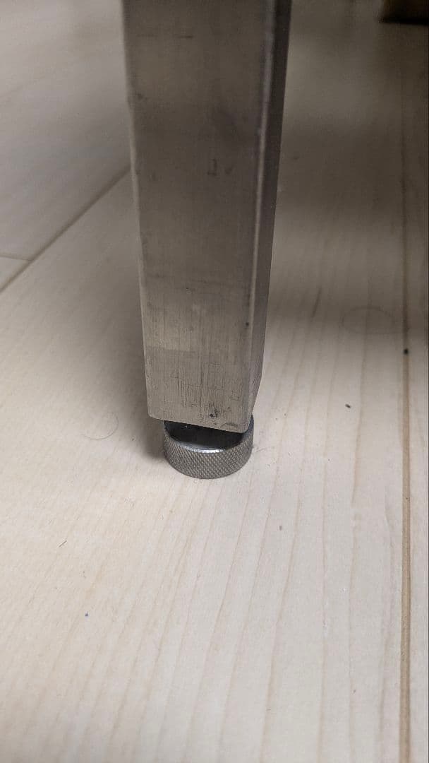 ショップ風のお部屋にガラステーブル