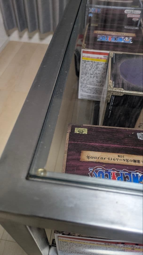 ショップ風のお部屋にガラステーブル