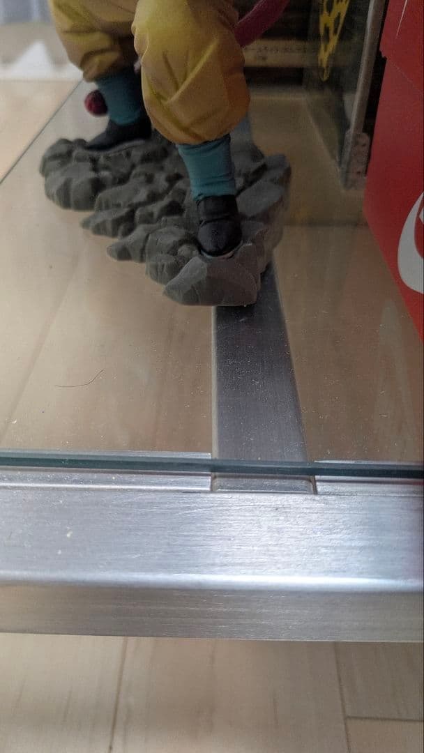 ショップ風のお部屋にガラステーブル