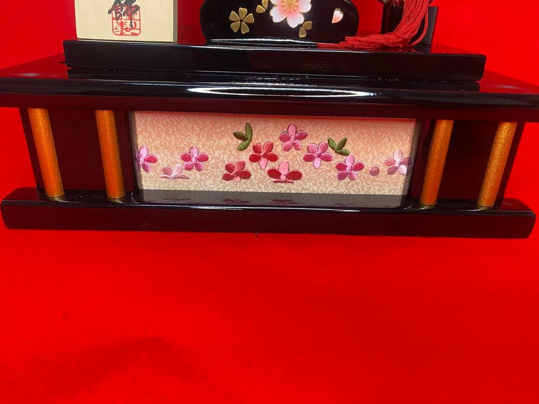 羽子板振袖金彩×かのこ刺繍アクリルケース１０号・間口約２６×奥約２１×高約４７㎝