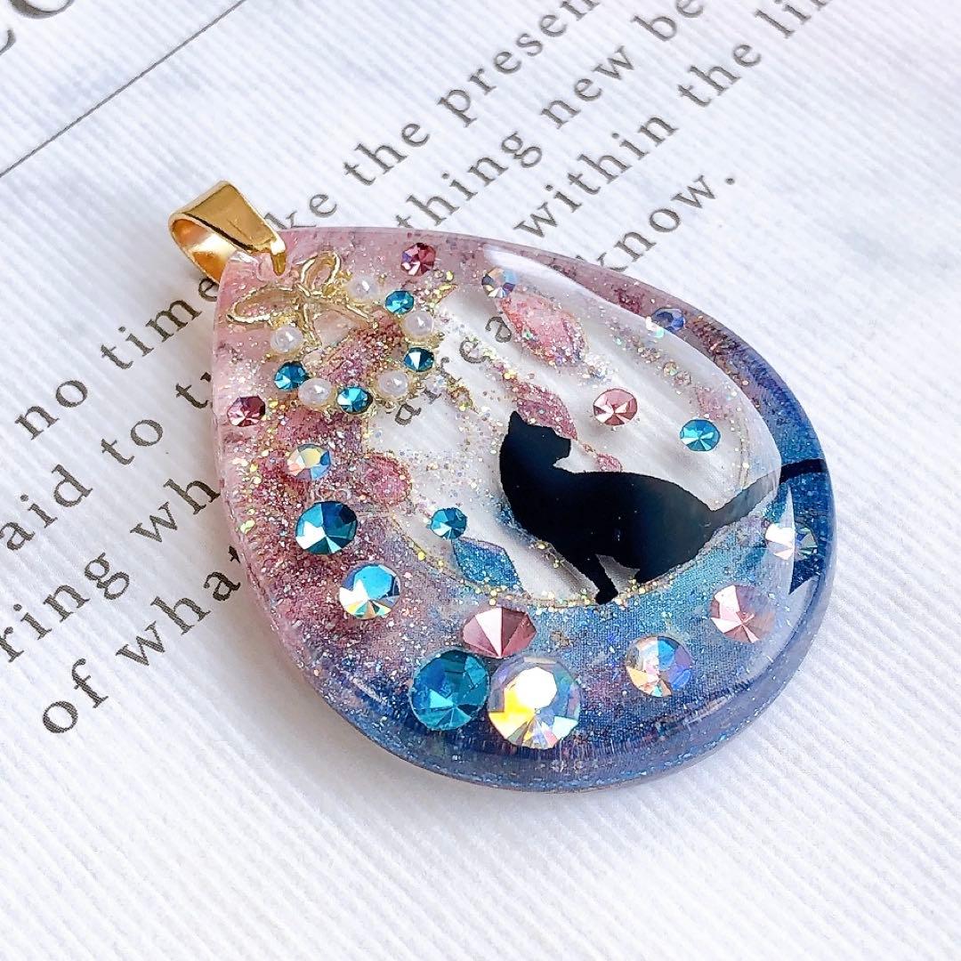 同梱値引100円❤️No.2394 レジン ペンダントトップ 猫 ネコ ねこ ♡