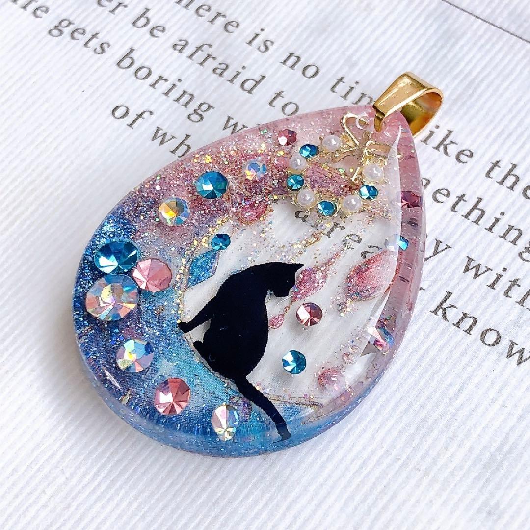 同梱値引100円❤️No.2394 レジン ペンダントトップ 猫 ネコ ねこ ♡