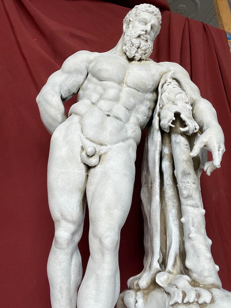 ファルネーゼのヘラクレス 高さ80cm コラムスタンドの上に