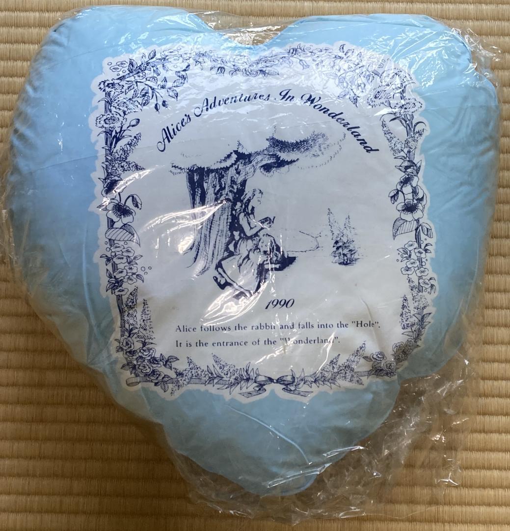 不思議の国のアリス　クッション　２個セット