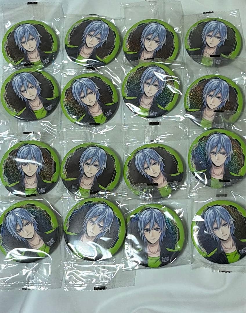 ツイステ カプセル缶バッジ 運動着 シルバー - メルカリ