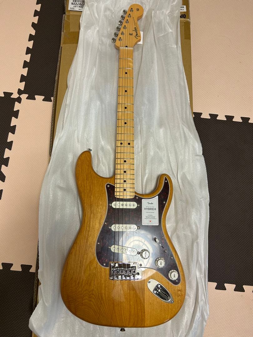 ギター Fender Hybrid II Stratocaster Vintage