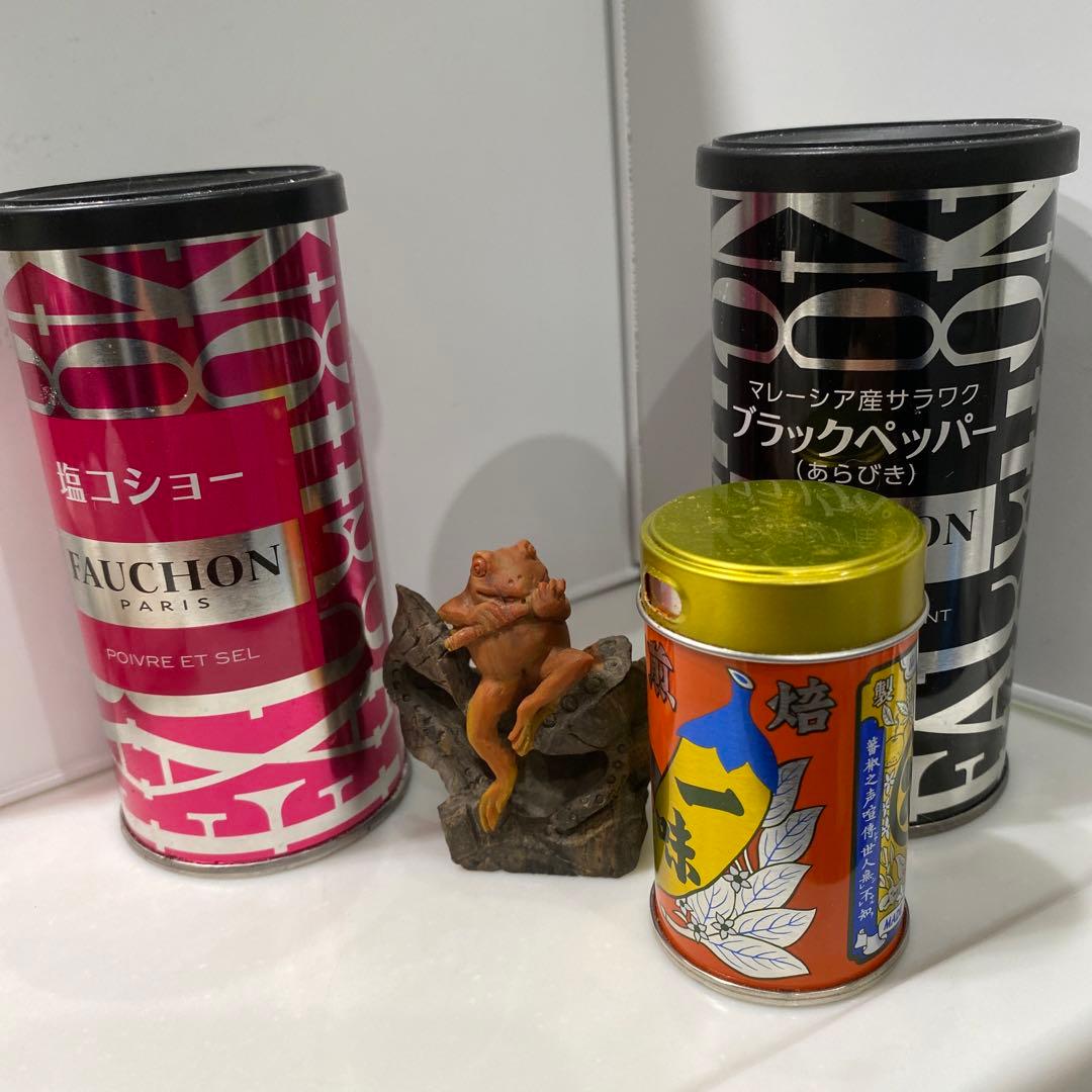 中国　広州の高価なオブジェ屋さんで購入　カエルさんの置物